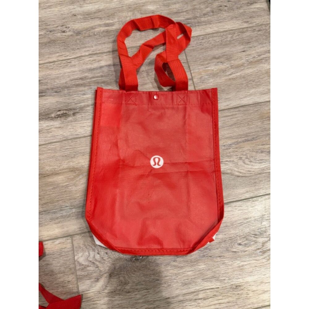 Lululemon shopping bag small red